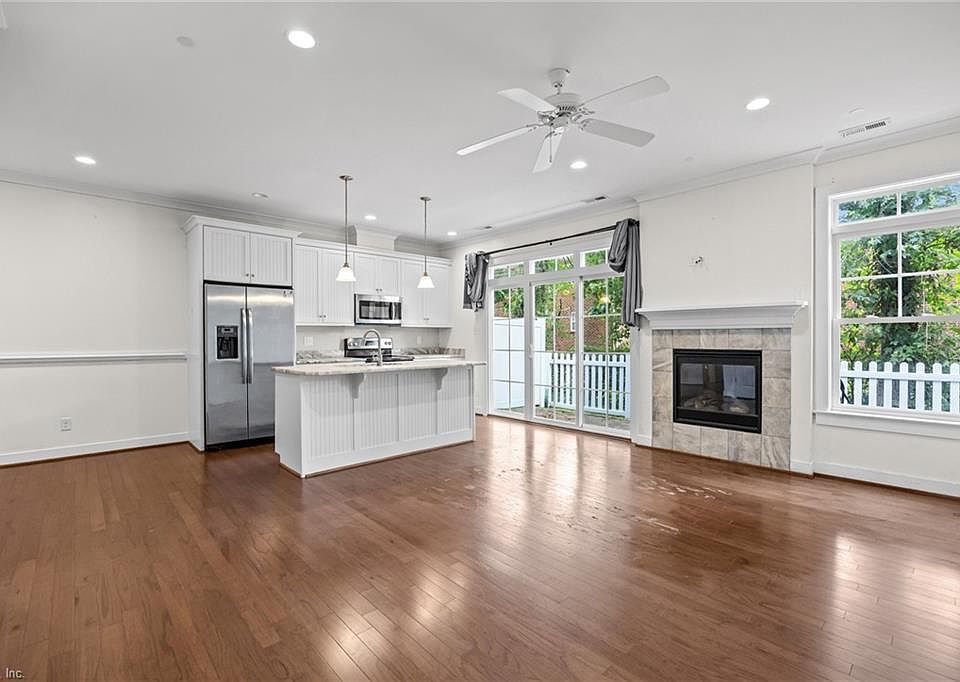 1st image of 6 Village Park Ln