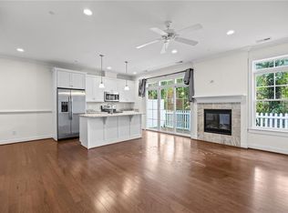 6 Village Park Ln, Poquoson, VA 23662