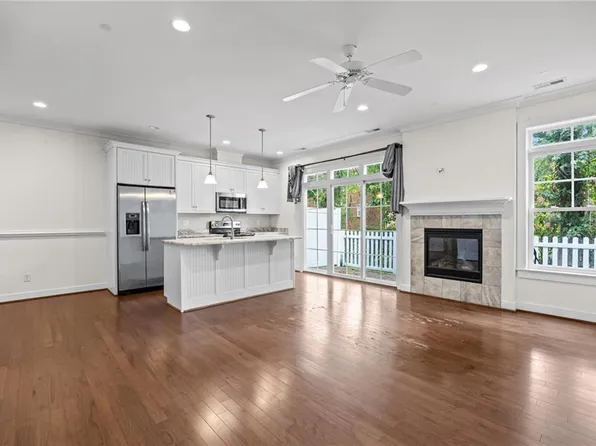 6 Village Park Ln, Poquoson, VA 23662