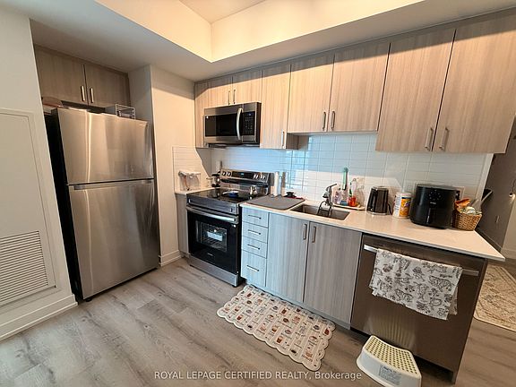 5th image of 556 Marlee Ave #405
