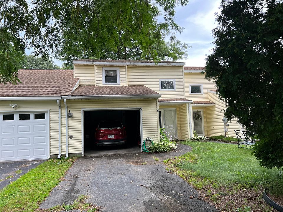 1st image of 4 Tallow Wood Dr