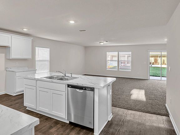 5th image of 41 Ballenger Ln