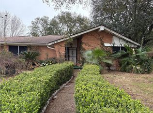 8215 Glencrest St, Houston, TX 77061