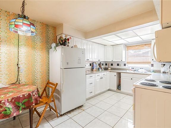 5th image of 462 Oakwood Dr