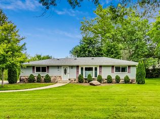 360 S Saint Marys Rd, Libertyville, IL 60048