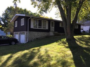 1001 Swanhill Dr, Albert Lea, MN 56007