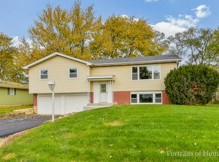 205 Hawthorne Cir, Joliet, IL 60433