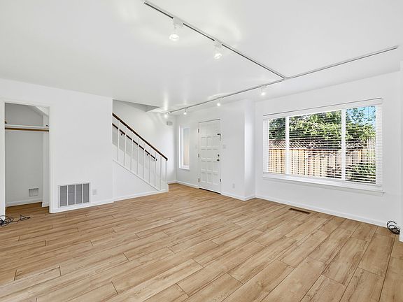 4th image of 1456 Oxford St