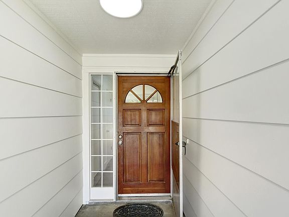 2nd image of 3310 Monte Vista Ave