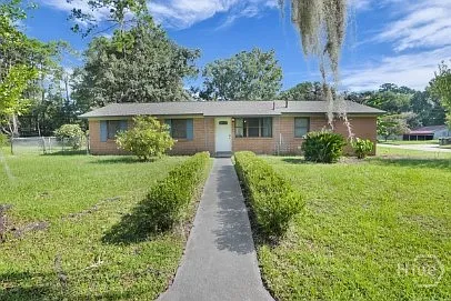 4 bed, 2.0 bath, 2246 sqft, $2,995 — Photo 2