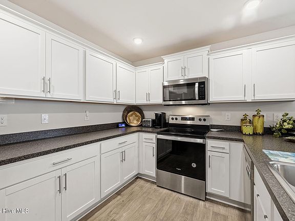 5th image of 102 Jessica Court