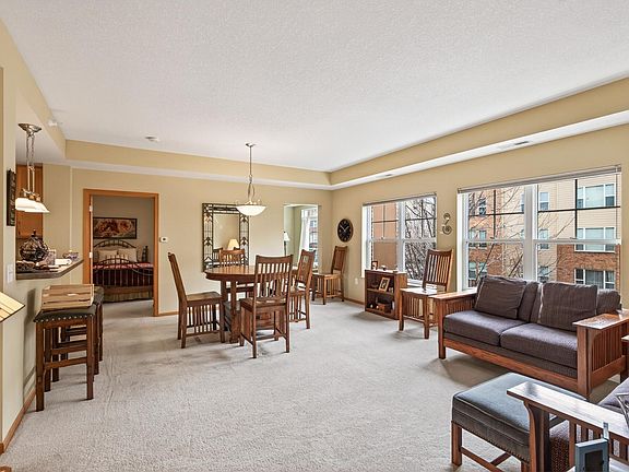 4th image of 2540 38th Ave NE Unit 203