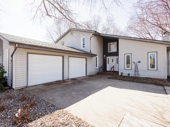 628 Melissa Ln, Saint Anne, IL 60964