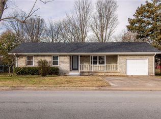 908 S Maple St, Siloam Springs, AR 72761