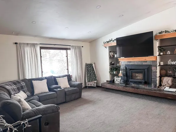 6910 Joseph St, Anchorage, AK 99518