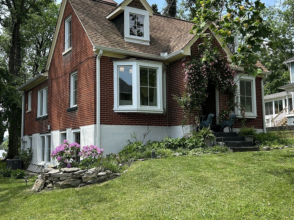 1st image of 409 W 6th St