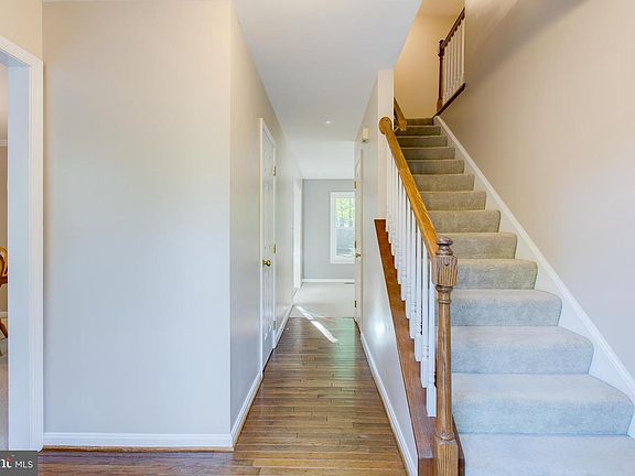 3rd image of 10813 Holleybrooke Dr