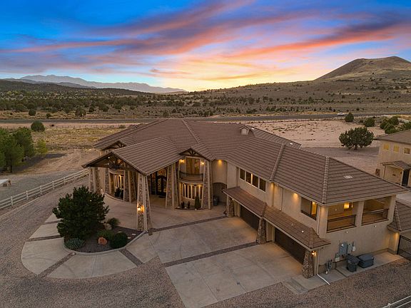 3rd image of 533 W Canyon Trails Cir