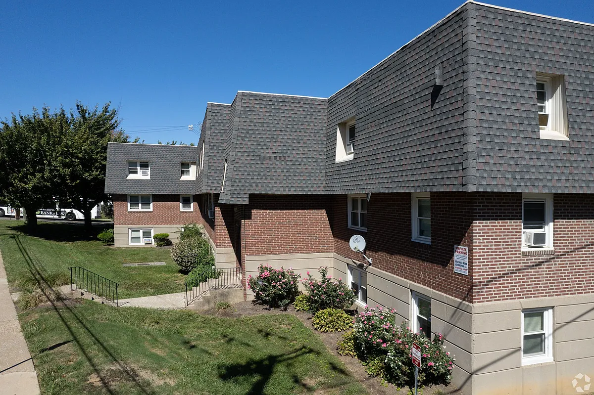 Building Photo - Penzel Manor Apartments