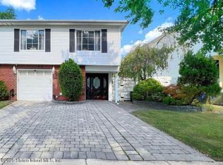 25 Kunath Ave, Staten Island, NY 10309
