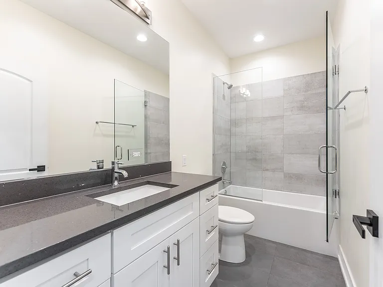 3323 N Avers Ave #3 — Photo 7
