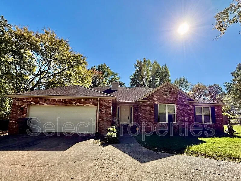 4 bed, 2.0 bath, 2102 sqft, $3,000 — Photo 1