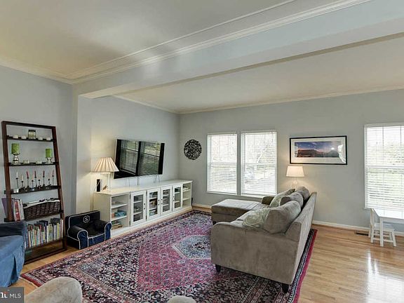 4th image of 2002 N Buchanan Ct