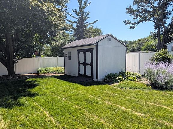 3rd image of 509 5th St NE