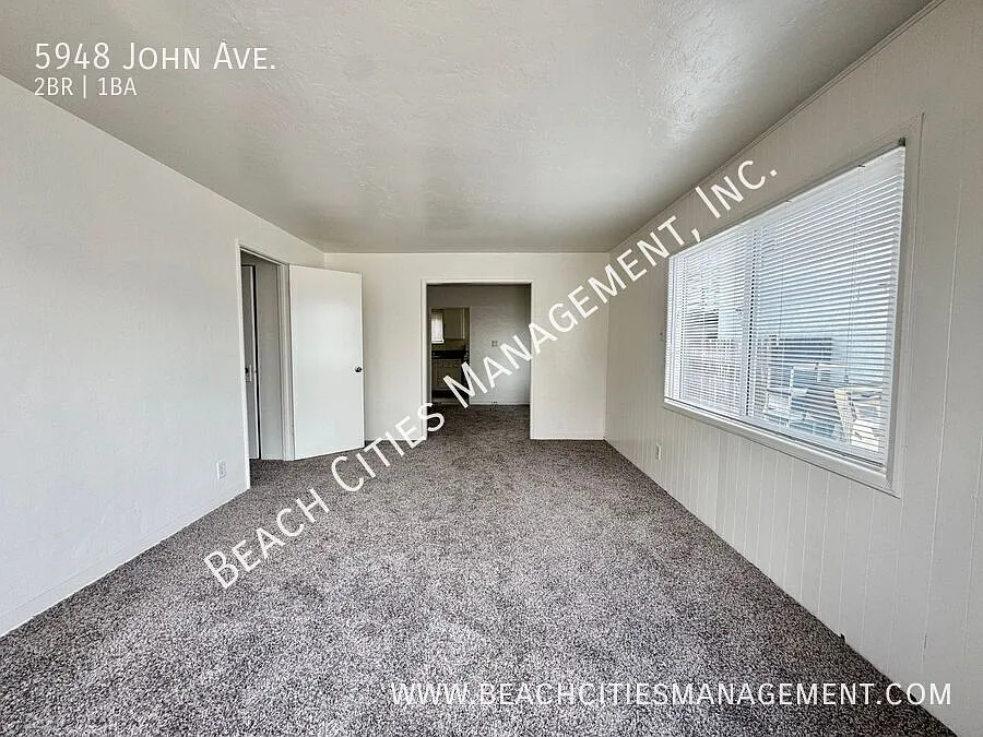 2 Bedroom Duplex in Long Beach with Two Parking Spaces! — Photo 3
