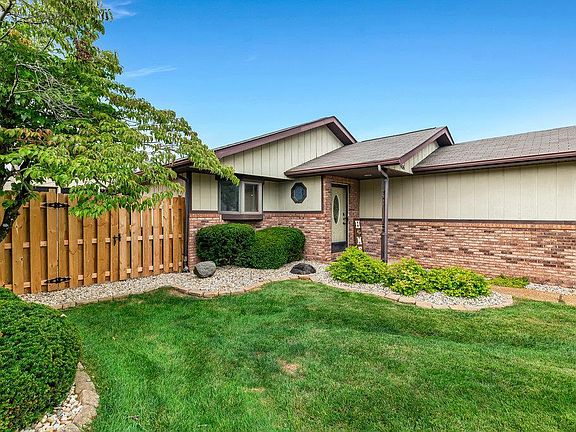 2nd image of 406 Eagle Terrace Dr