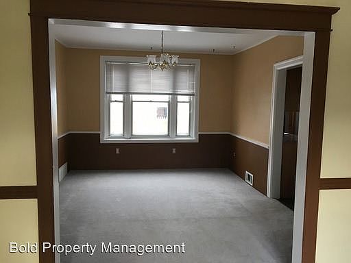 2nd image of 387 Oak Ter