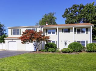 10 Sieben Dr, Middletown, NJ 07748