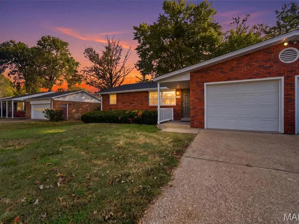 210 Anderson Ln, Belleville, IL 62221
