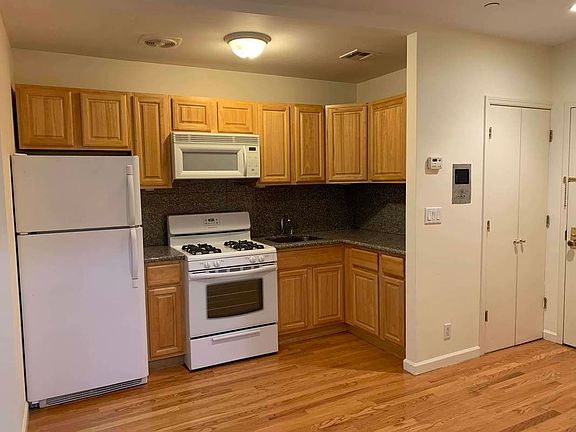 3rd image of 506 Washington Ave APT 201