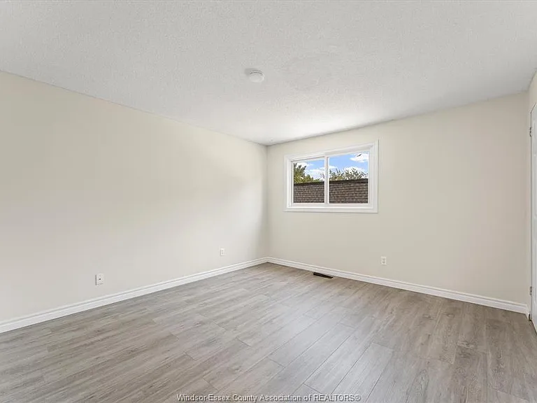 272 Victoria St S #40 — Photo 7