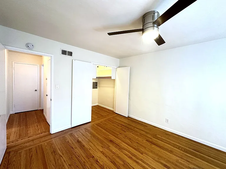 2125 Santa Clara Ave #C — Photo 13