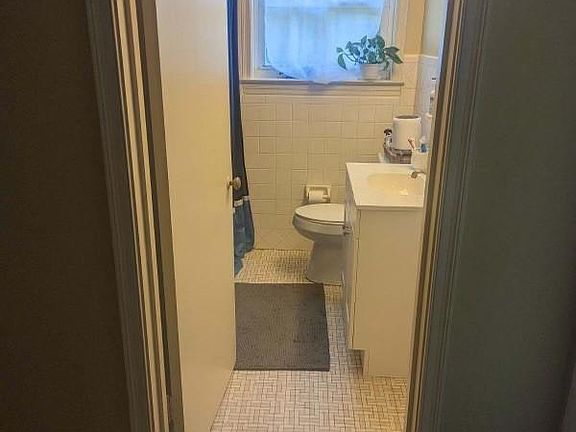 3rd image of 3842 Montclair Dr