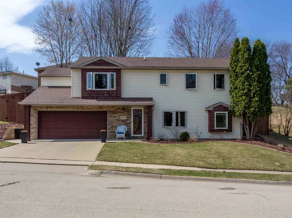 2825 Arabian Trl, Dubuque, IA 52001