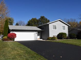 2135 Cliffhill Ln, Eagan, MN 55122