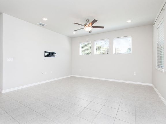 4th image of 121 Lafitte Dr #101