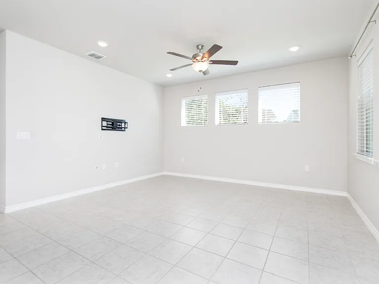 121 Lafitte Dr #101 — Photo 4