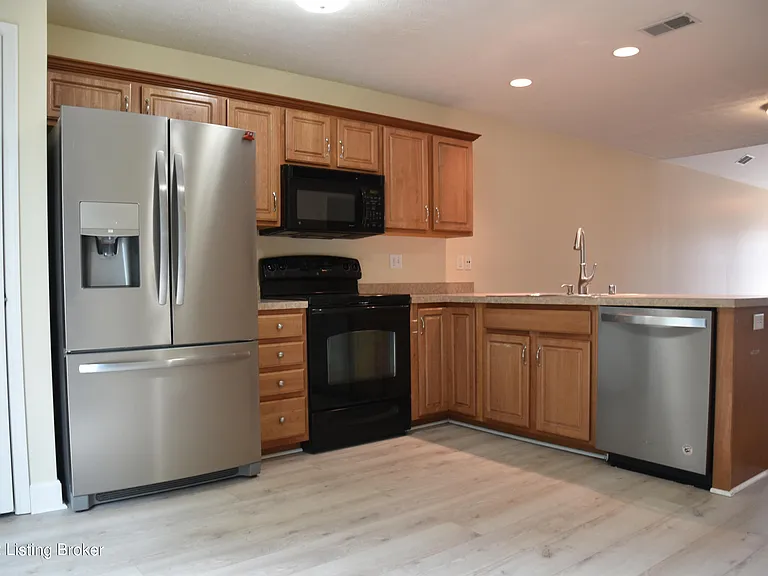 7217 Michael Benjamin Cir — Photo 4