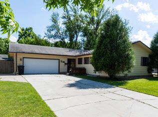 3615 11th Ave N, Grand Forks, ND 58203