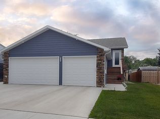 1320 4th St SW, Minot, ND 58701