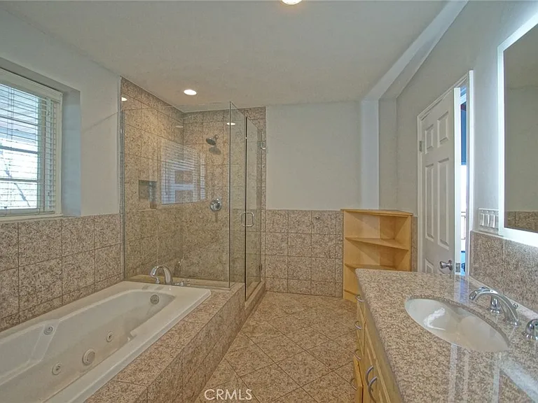 3915 Fredonia Dr — Photo 16