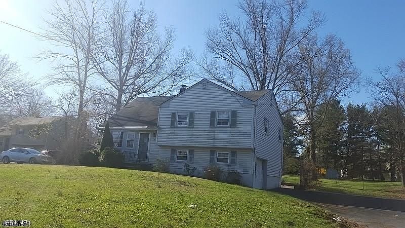 2nd image of 188 Dukes Pkwy E