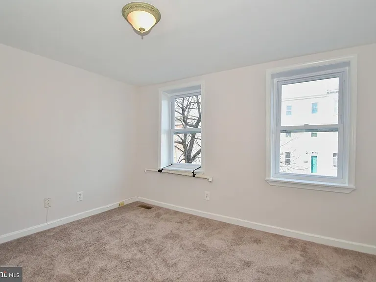3017 Hudson St — Photo 7