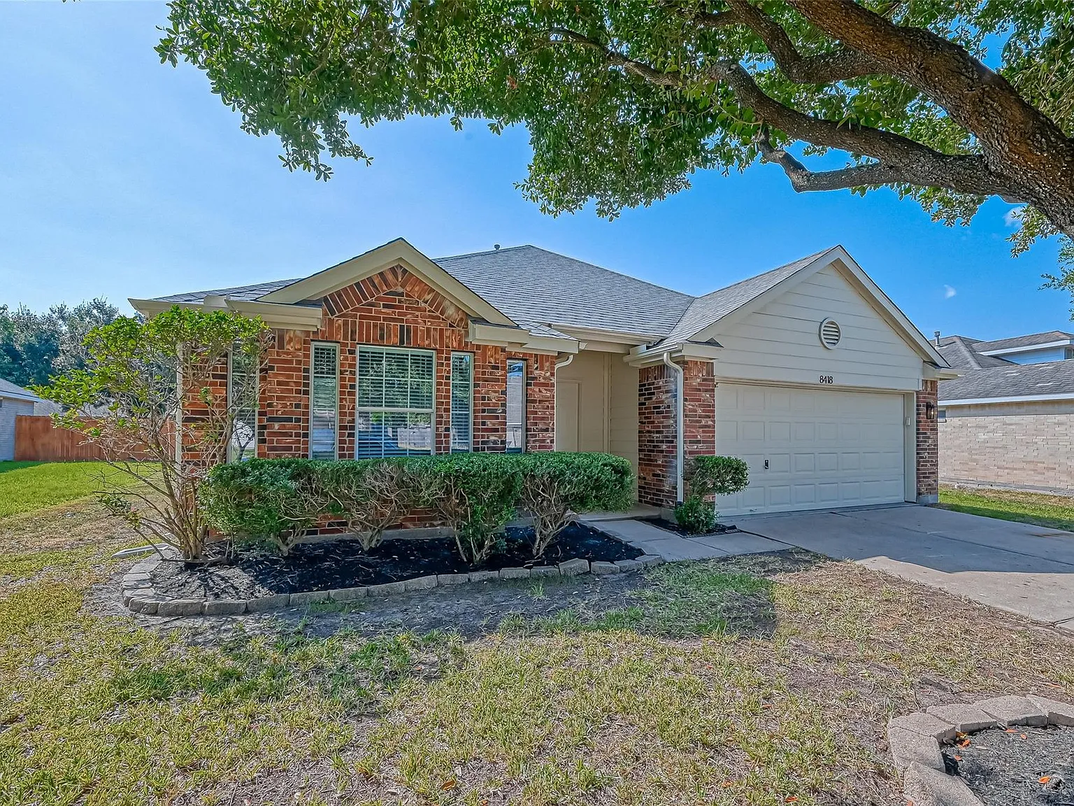 3 bed, 2.0 bath, 1878 sqft, $2,150 — Photo 2