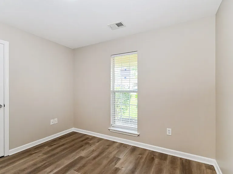 1540 Madison Cv W — Photo 14