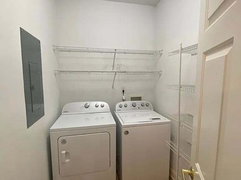 Hillcrest Apartments — Photo 7